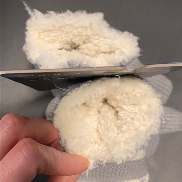 New isotoner fleece lined gray mittens - Picture 5 of 5